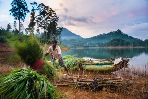 Documentary Travel Portrait Photography by UK London Documentary Portrait Photographer Sri Lanka Adams Peak